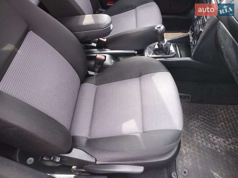 Хэтчбек Volkswagen Golf 2002 в Тернополе