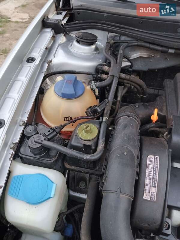 Хэтчбек Volkswagen Golf 2002 в Тернополе