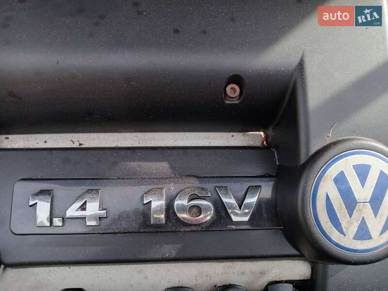 Хэтчбек Volkswagen Golf 2002 в Тернополе