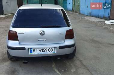 Хетчбек Volkswagen Golf 2002 в 