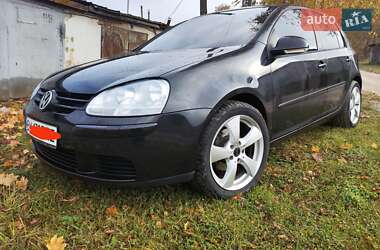 Хэтчбек Volkswagen Golf 2004 в Шостке