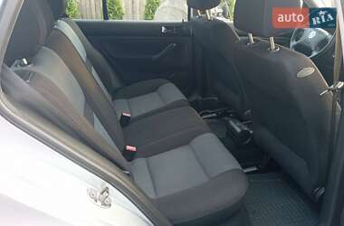 Хэтчбек Volkswagen Golf 2003 в 