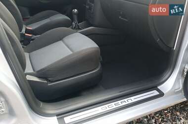 Хэтчбек Volkswagen Golf 2003 в 