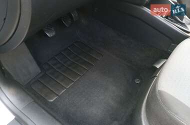 Хэтчбек Volkswagen Golf 2003 в 