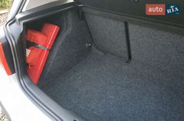 Хэтчбек Volkswagen Golf 2003 в 
