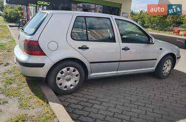 Хэтчбек Volkswagen Golf 2002 в Киеве