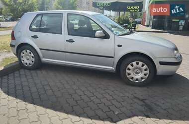 Хетчбек Volkswagen Golf 2002 в Києві