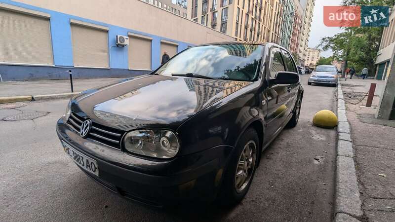 Хетчбек Volkswagen Golf 2001 в Києві