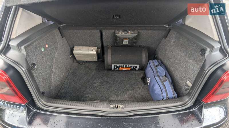 Хетчбек Volkswagen Golf 2001 в Києві