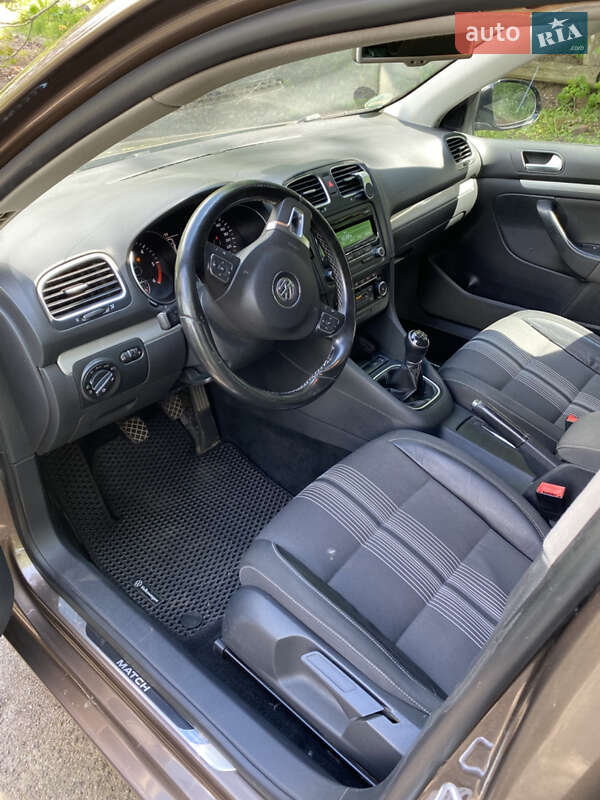 Универсал Volkswagen Golf 2013 в Немирове