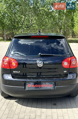 Хетчбек Volkswagen Golf 2006 в 