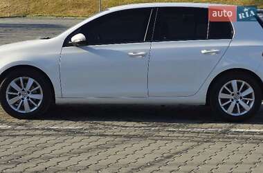 Хэтчбек Volkswagen Golf 2012 в 