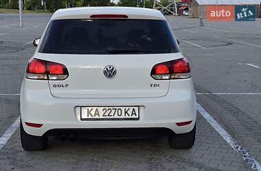 Хэтчбек Volkswagen Golf 2012 в 