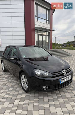 Хэтчбек Volkswagen Golf 2010 в 