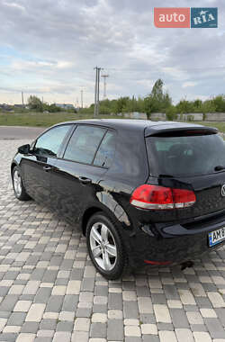 Хэтчбек Volkswagen Golf 2010 в 
