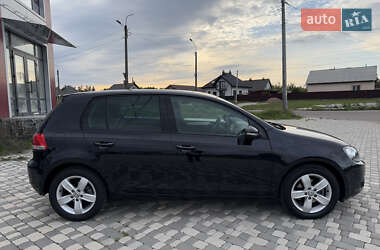 Хэтчбек Volkswagen Golf 2010 в 