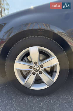 Хэтчбек Volkswagen Golf 2010 в 