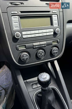 Хетчбек Volkswagen Golf 2007 в 