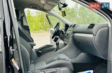 Хетчбек Volkswagen Golf 2009 в 