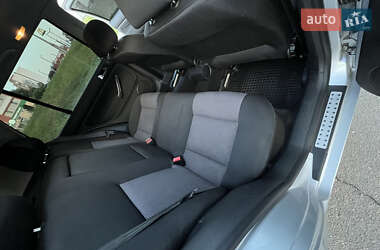 Хетчбек Volkswagen Golf 2001 в 