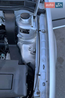 Хетчбек Volkswagen Golf 2001 в 