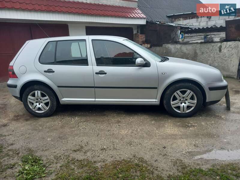 Хэтчбек Volkswagen Golf 2002 в Тернополе