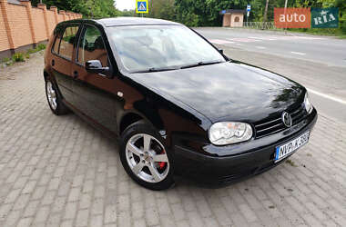 Хетчбек Volkswagen Golf 2003 в 