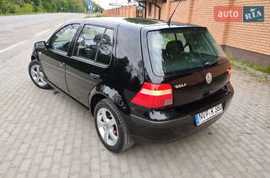 Хетчбек Volkswagen Golf 2003 в 