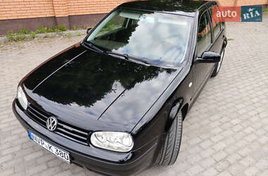 Хетчбек Volkswagen Golf 2003 в 
