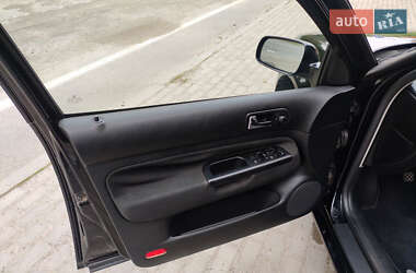 Хетчбек Volkswagen Golf 2003 в 