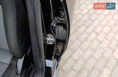 Хетчбек Volkswagen Golf 2003 в 