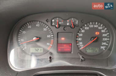 Хетчбек Volkswagen Golf 2003 в 