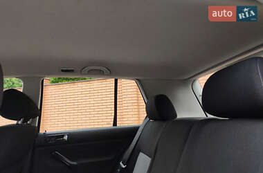 Хетчбек Volkswagen Golf 2003 в 