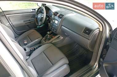 Хетчбек Volkswagen Golf 2005 в 