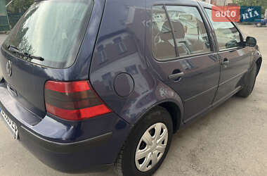 Хетчбек Volkswagen Golf 2003 в 