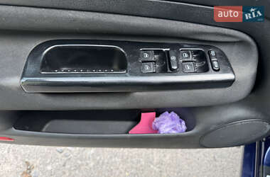 Хетчбек Volkswagen Golf 2003 в 