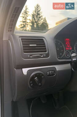 Хэтчбек Volkswagen Golf 2008 в 