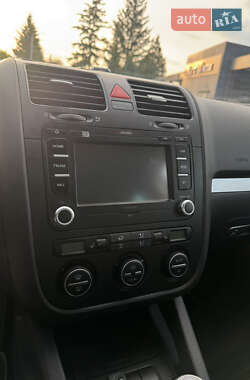 Хэтчбек Volkswagen Golf 2008 в 