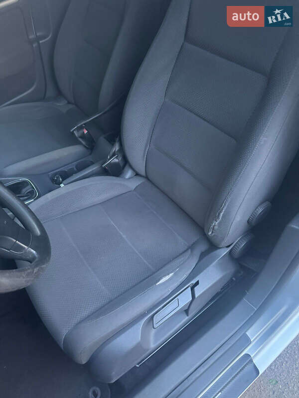 Хетчбек Volkswagen Golf 2005 в Чернівцях