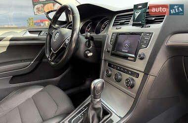 Хэтчбек Volkswagen Golf 2015 в 