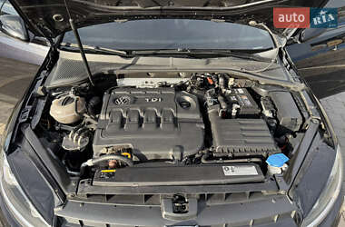 Хэтчбек Volkswagen Golf 2015 в 