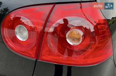 Хетчбек Volkswagen Golf 2008 в 