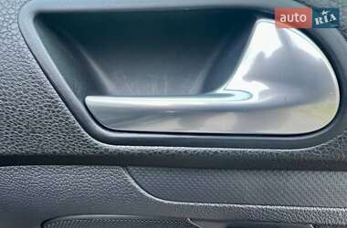 Хетчбек Volkswagen Golf 2008 в 