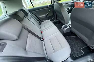Хетчбек Volkswagen Golf 2008 в 