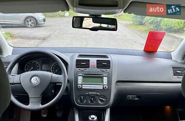 Хетчбек Volkswagen Golf 2008 в 