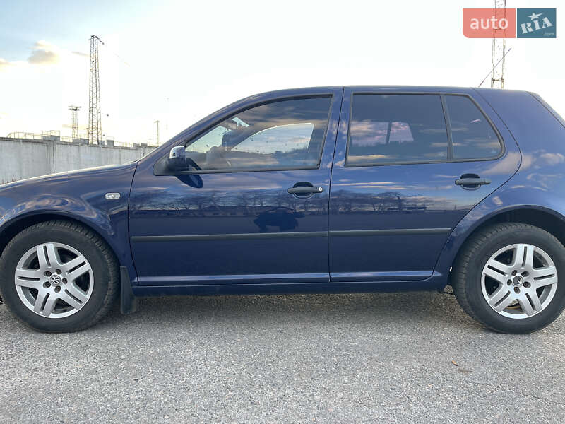 Хетчбек Volkswagen Golf 2002 в Мерефа