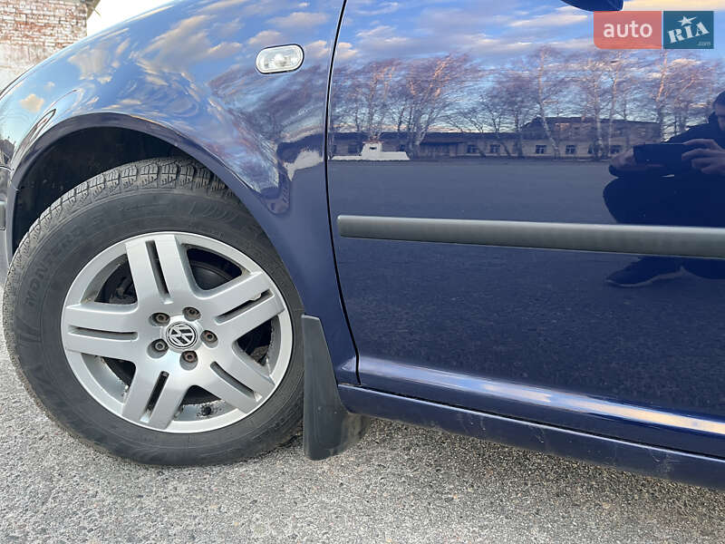 Хетчбек Volkswagen Golf 2002 в Мерефа