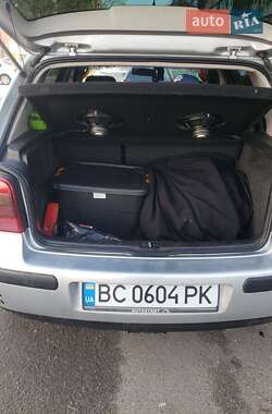 Хетчбек Volkswagen Golf 2001 в 