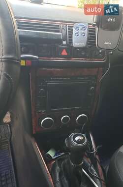 Хетчбек Volkswagen Golf 2001 в 