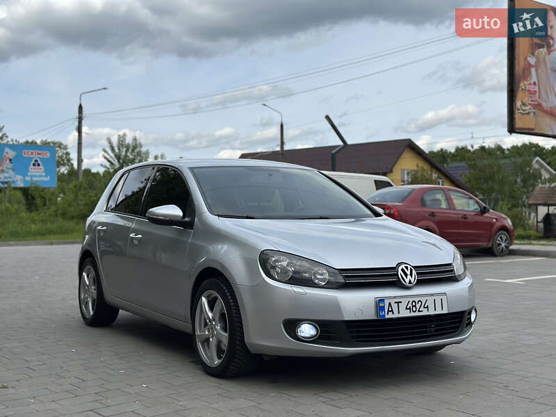 Хэтчбек Volkswagen Golf 2012 в 